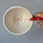 ماگ سرامیکی دستساز مدل قلبی خال خالی - تصویر 4