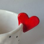 ماگ سرامیکی دستساز مدل قلبی خال خالی - تصویر 5